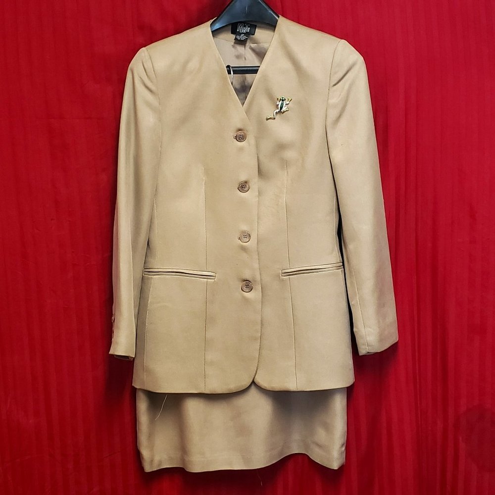 🍁100% Silk Two Piece Beige Colored Suit, Jacket and Skirt.
